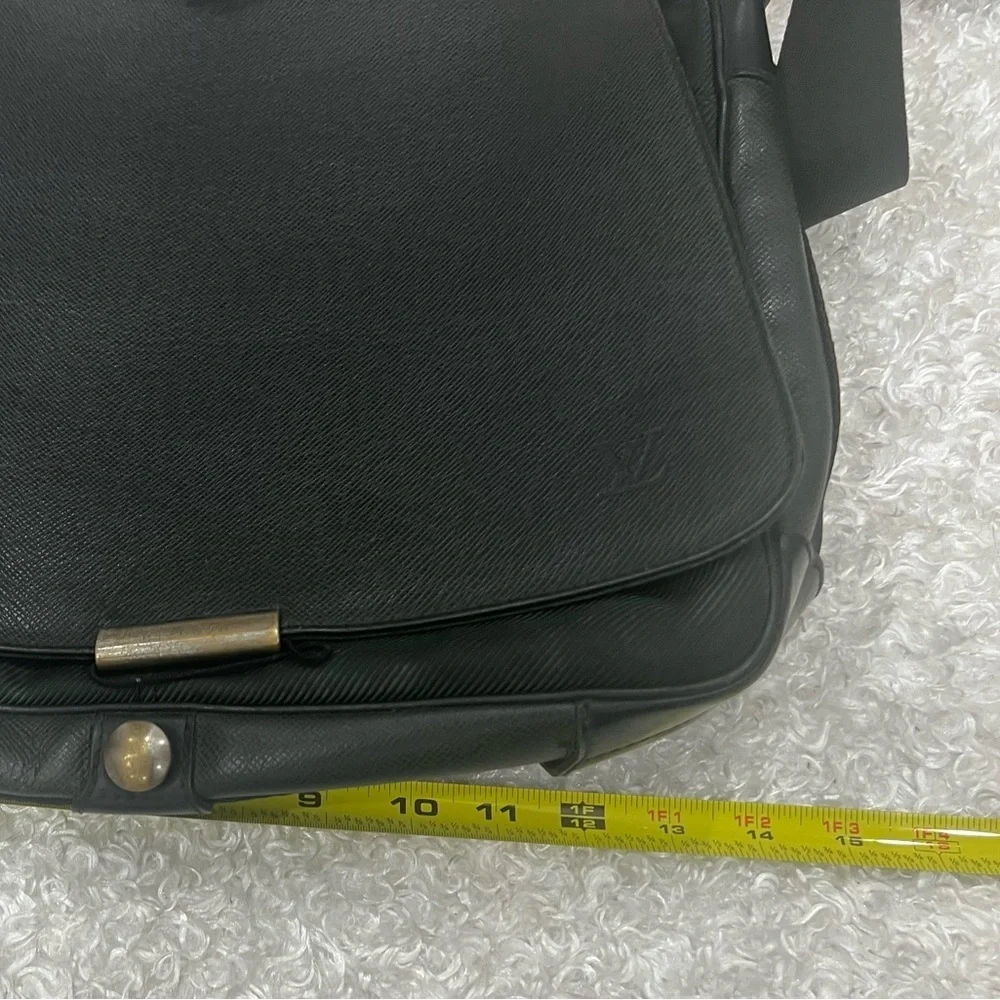 Louis Vuitton Viktor Messenger Bag Taiga